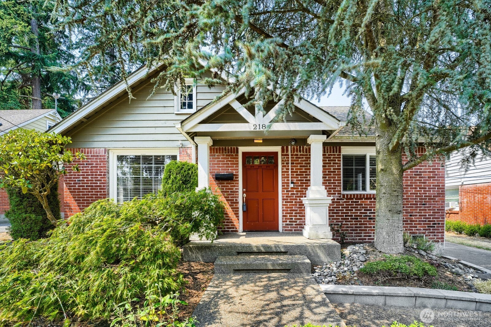 218 Summit Avenue