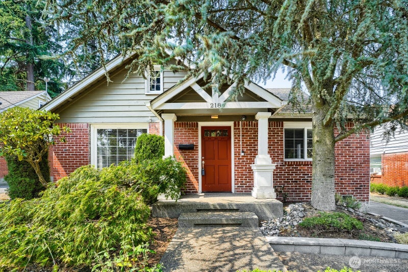 218 Summit Avenue