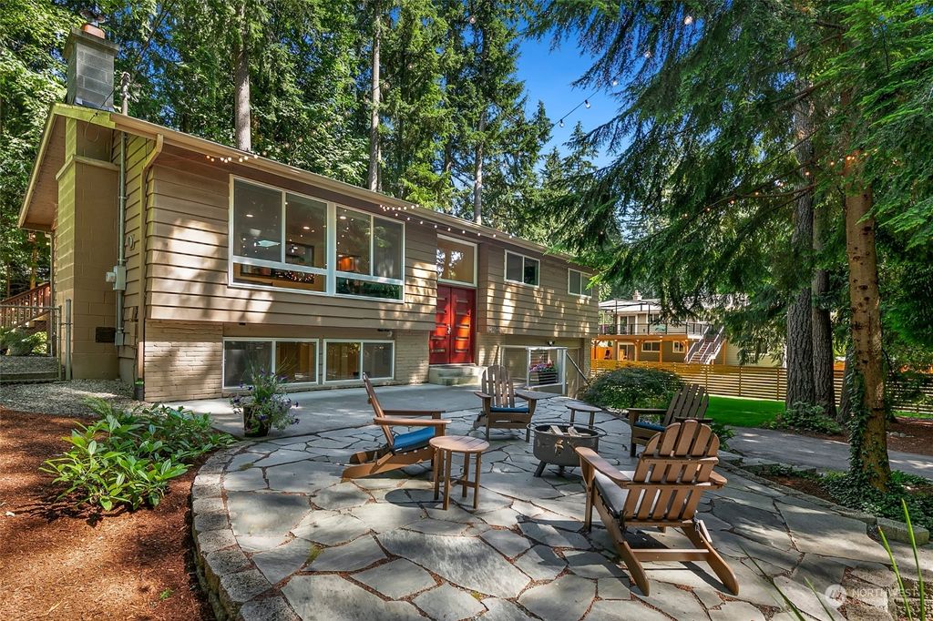 Photo of 23822 SE 30th Street, Sammamish, WA 98075 (MLS # 2265545)