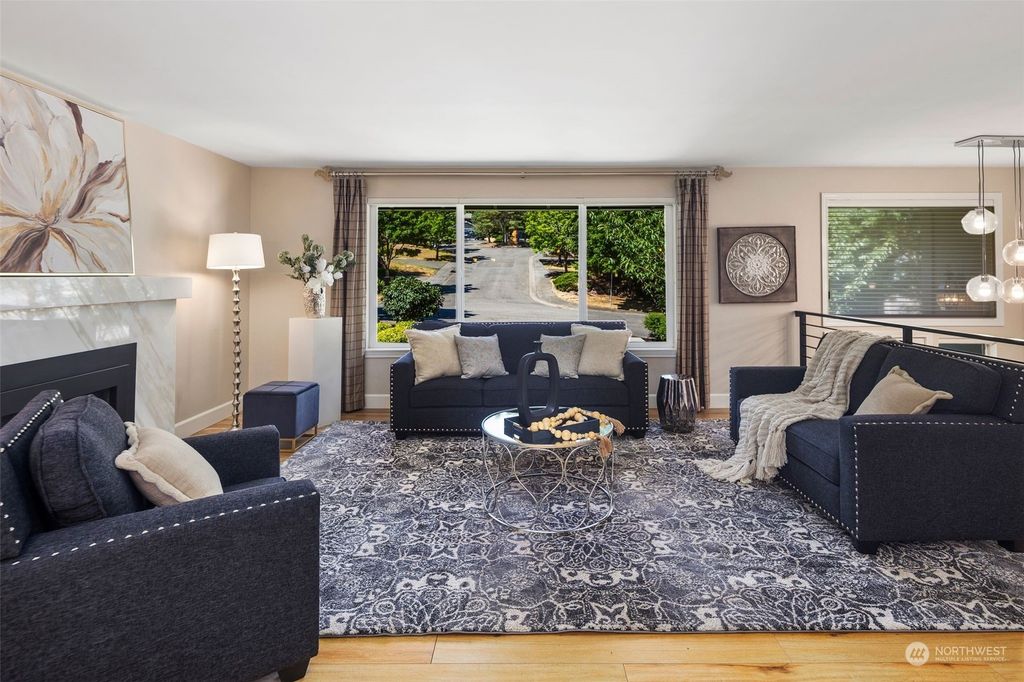 Photo of 10118 117th Place NE, Kirkland, WA 98033 (MLS # 2303426)
