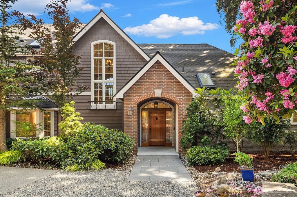 Photo of 3035 NE 195th Street, Lake Forest Park, WA 98155 (MLS # 2529456)