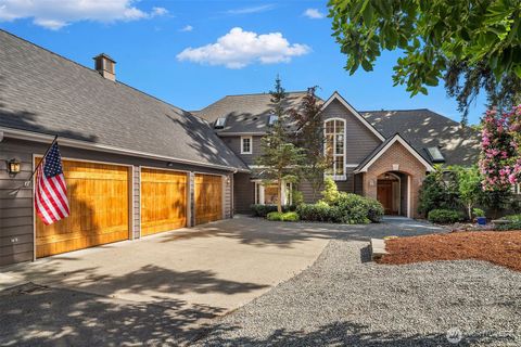 Photo of 3035 NE 195th Street, Lake Forest Park, WA 98155 (MLS # 2529456)