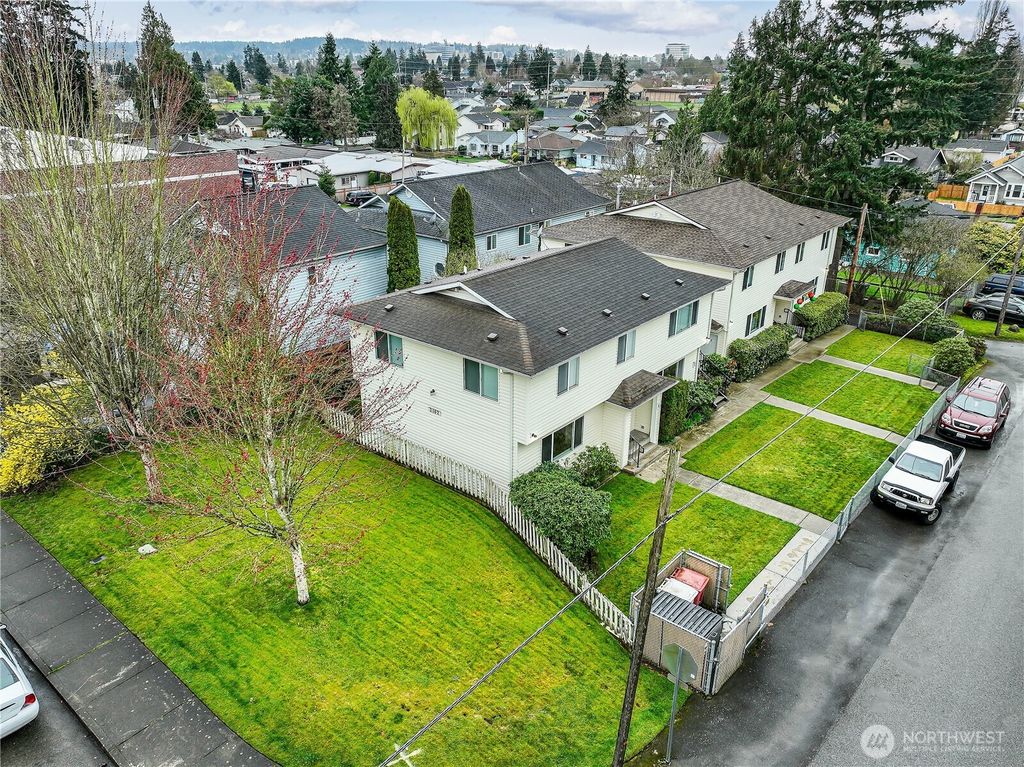 Photo of 2102 Highland Avenue #A, Everett, WA 98201 (MLS # 2346445)