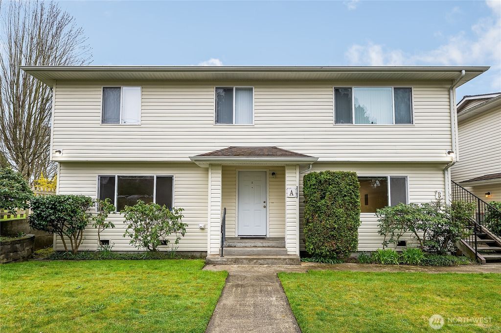 Photo of 2102 Highland Avenue #A, Everett, WA 98201 (MLS # 2346445)
