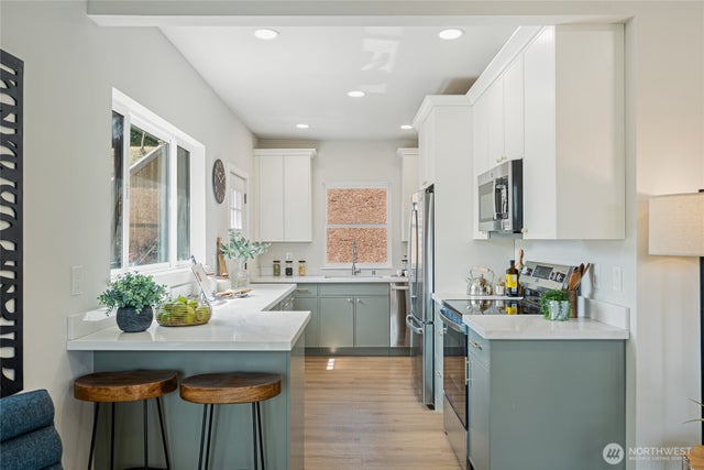 4015 Burton Place W, Seattle
