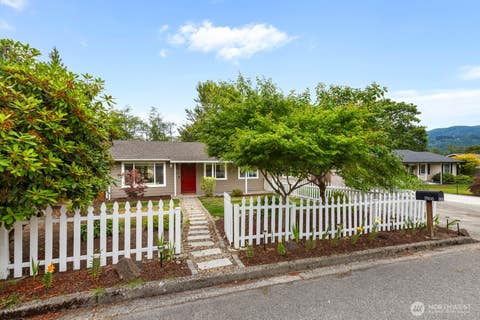 Photo of 17606 SE 121st Pl Pl, Renton, WA 98059 (MLS # 2552208)