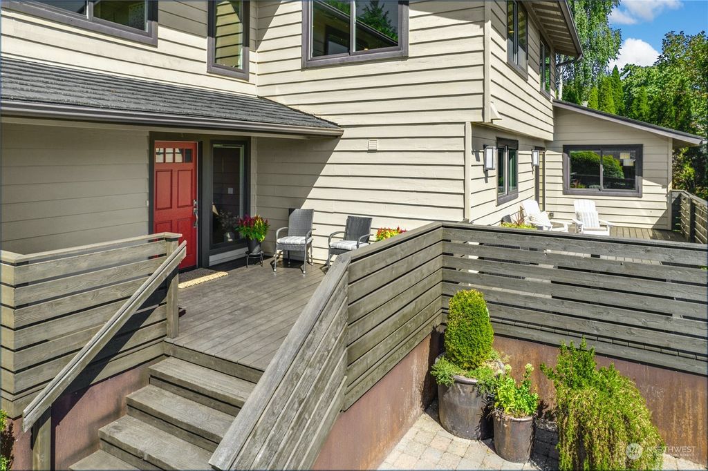 Photo of 2429 84th Avenue SE, Mercer Island, WA 98040 (MLS # 2146160)