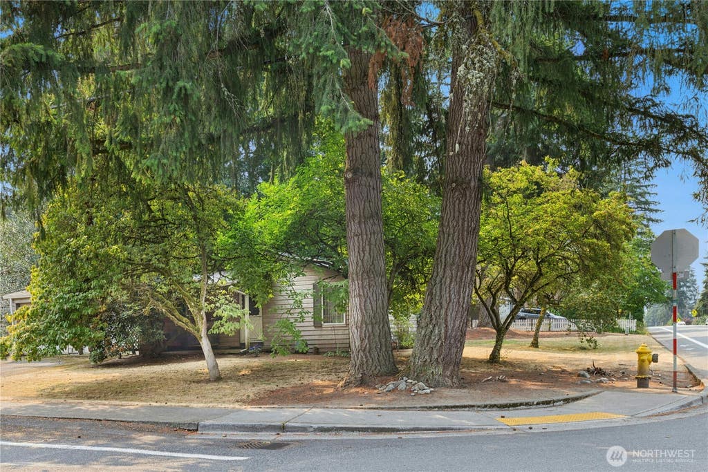 Photo of 17103 NE 95th Street, Redmond, WA 98052 (MLS # 2563615)