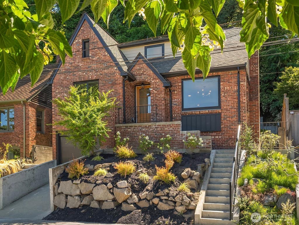 Photo of 1919 E Eaton Place, Seattle, WA 98112 (MLS # 2565501)