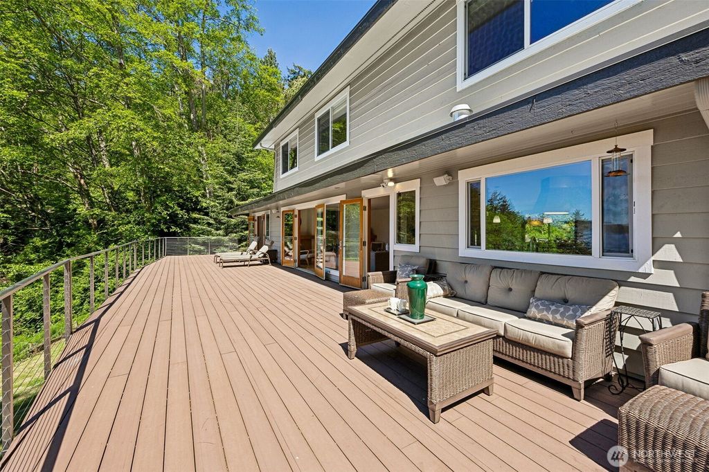 Photo of 20809 Marine View Drive SW, Normandy Park, WA 98166 (MLS # 2368285)