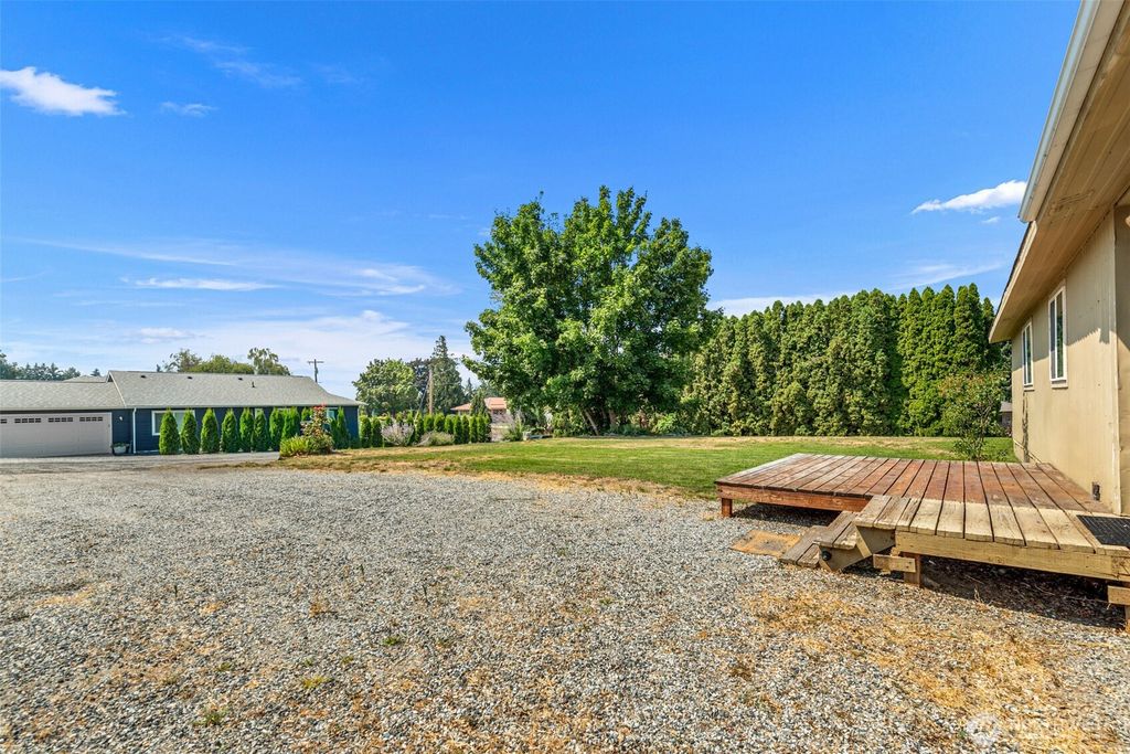 Photo of 2601 NW Boston Ave AVE, East Wenatchee, WA 98802 (MLS # 2559625)