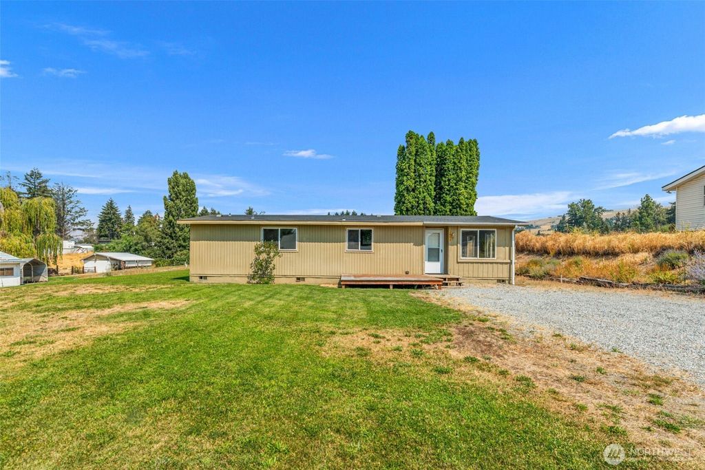 Photo of 2601 NW Boston Ave AVE, East Wenatchee, WA 98802 (MLS # 2559625)