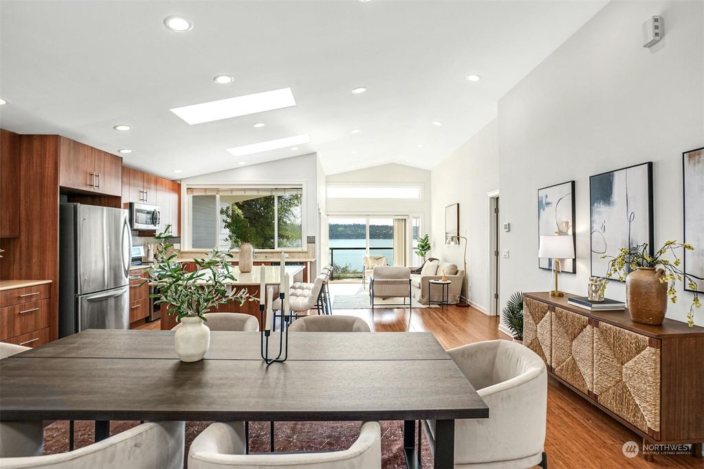 Photo of 11523 Holmes Point Drive NE, Kirkland, WA 98034 (MLS # 2274405)