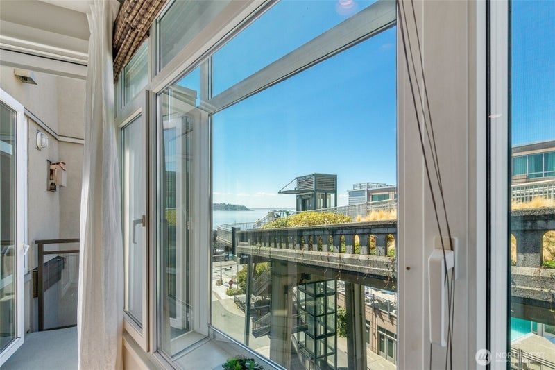 2000 Alaskan Way 543