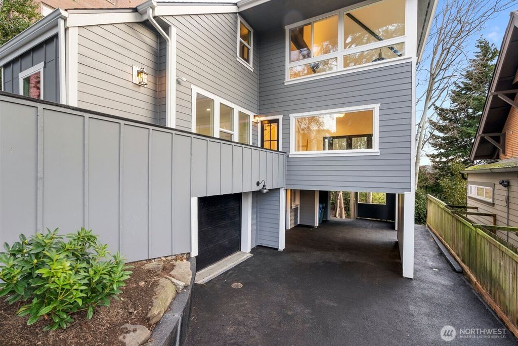 Photo of 1014 4th Avenue N, Seattle, WA 98109 (MLS # 2455774)