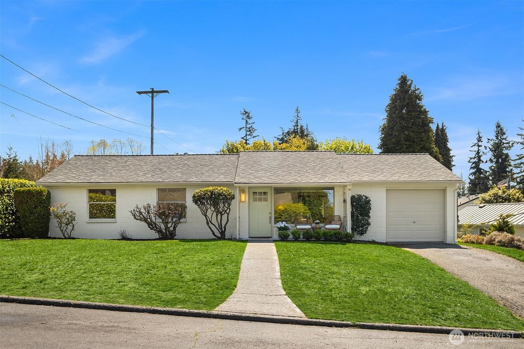 Photo of 214 Alder Street, Everett, WA 98203 (MLS # 2360281)