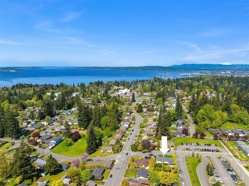 Photo of 214 Alder Street, Everett, WA 98203 (MLS # 2360281)