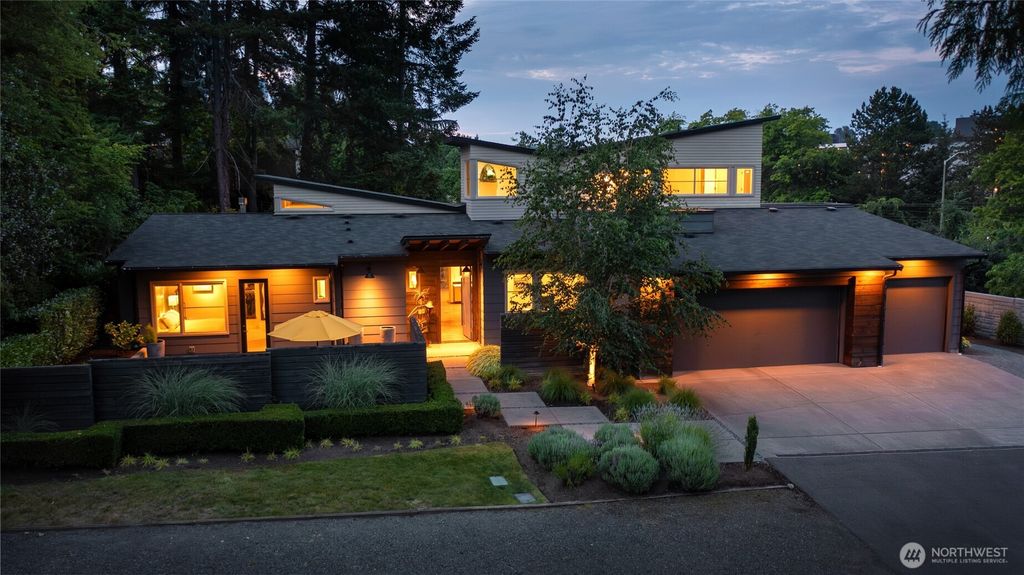 Photo of 11116 SE 4th Street, Bellevue, WA 98004 (MLS # 2436346)