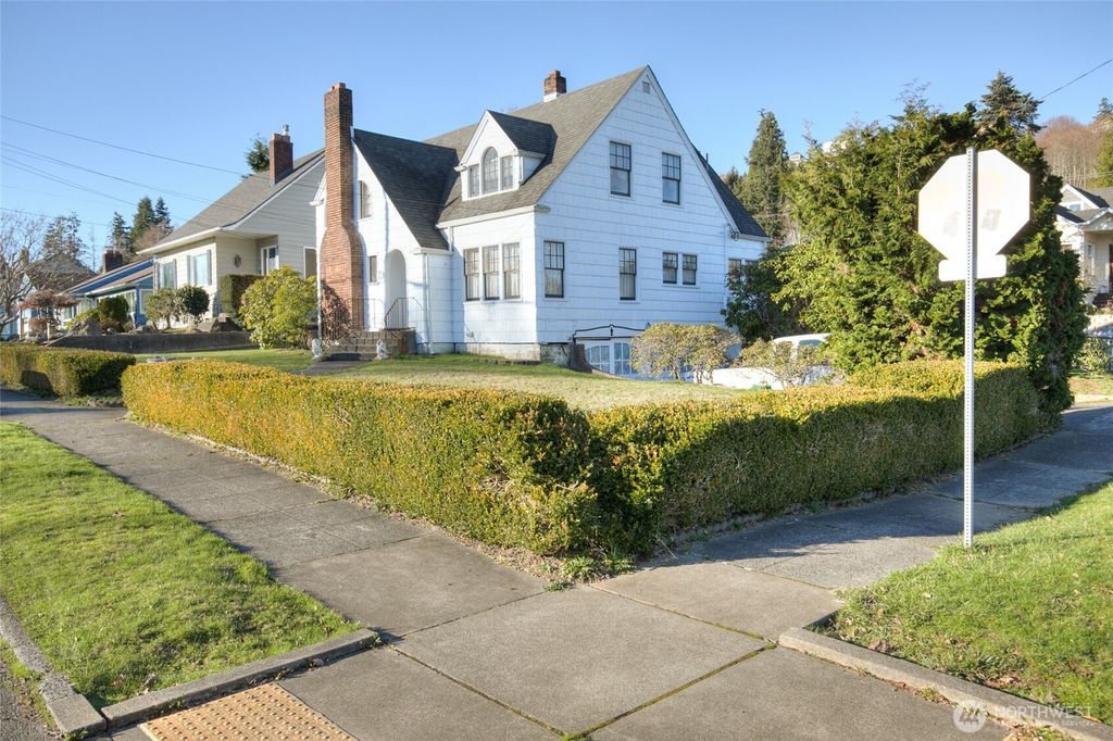 Photo of 1700 W 6th Street, Aberdeen, WA 98520 (MLS # 2470968)