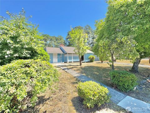Photo of 6539 Ardmore Drive SW, Lakewood, WA 98499 (MLS # 2405706)