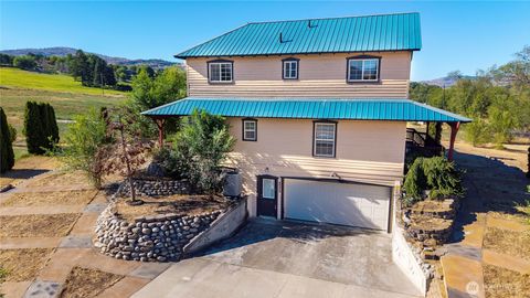 Photo of 6 Orchard Loop S. Loop, Tonasket, WA 98855 (MLS # 2420442)