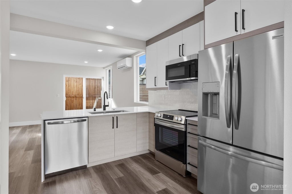 Photo of 503 NE 42nd Street, Seattle, WA 98105 (MLS # 2564610)