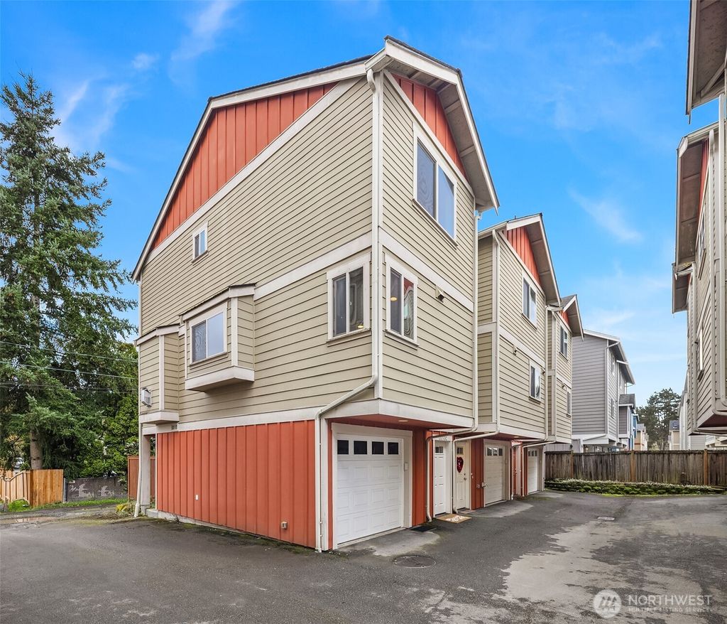 Photo of 12050 33rd Avenue NE #C, Seattle, WA 98125 (MLS # 2486913)