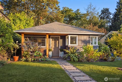 Photo of 4311 NE 55th Street, Seattle, WA 98105 (MLS # 2574597)