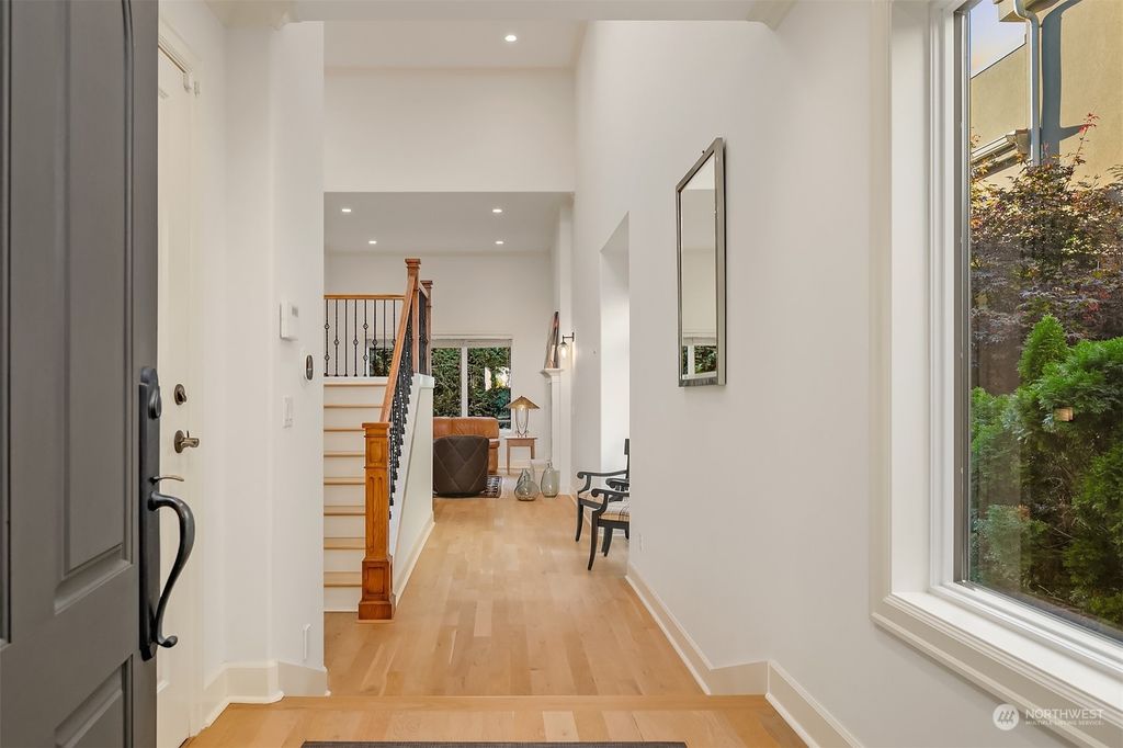 Photo of 721 State Street S, Kirkland, WA 98033 (MLS # 2296037)