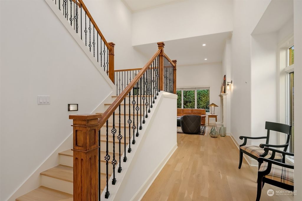 Photo of 721 State Street S, Kirkland, WA 98033 (MLS # 2296037)