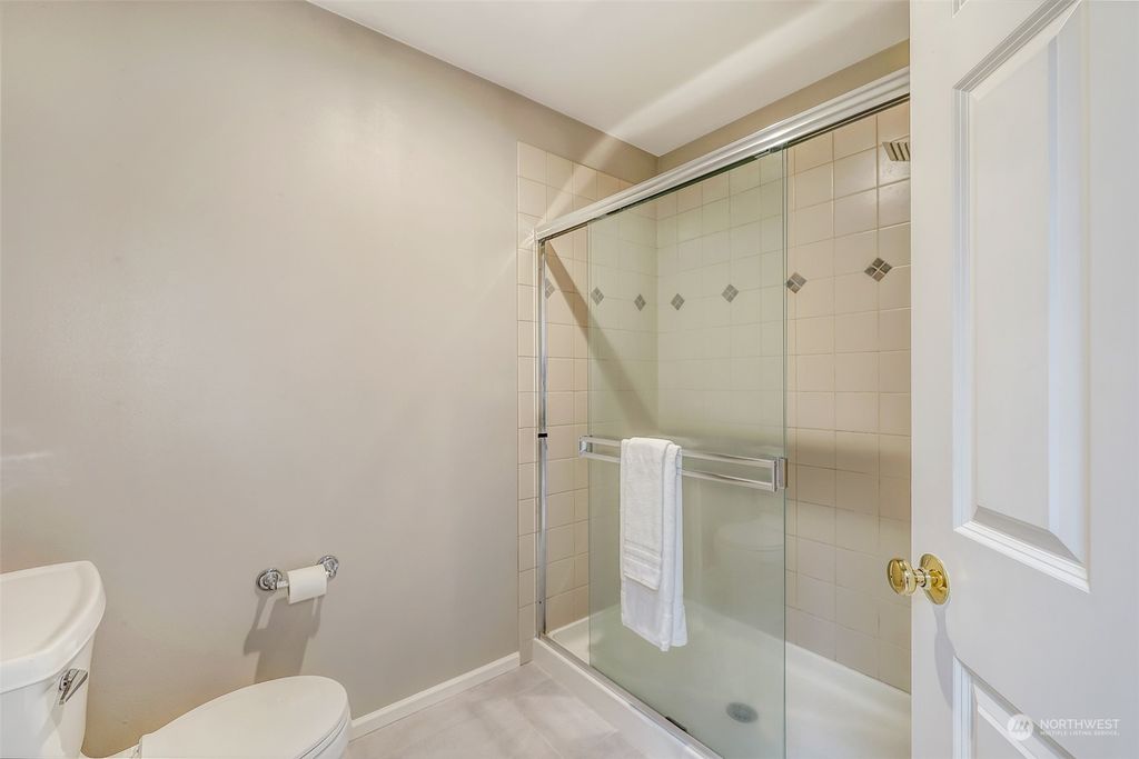 Photo of 17416 NE 97th Way, Redmond, WA 98052 (MLS # 2327121)