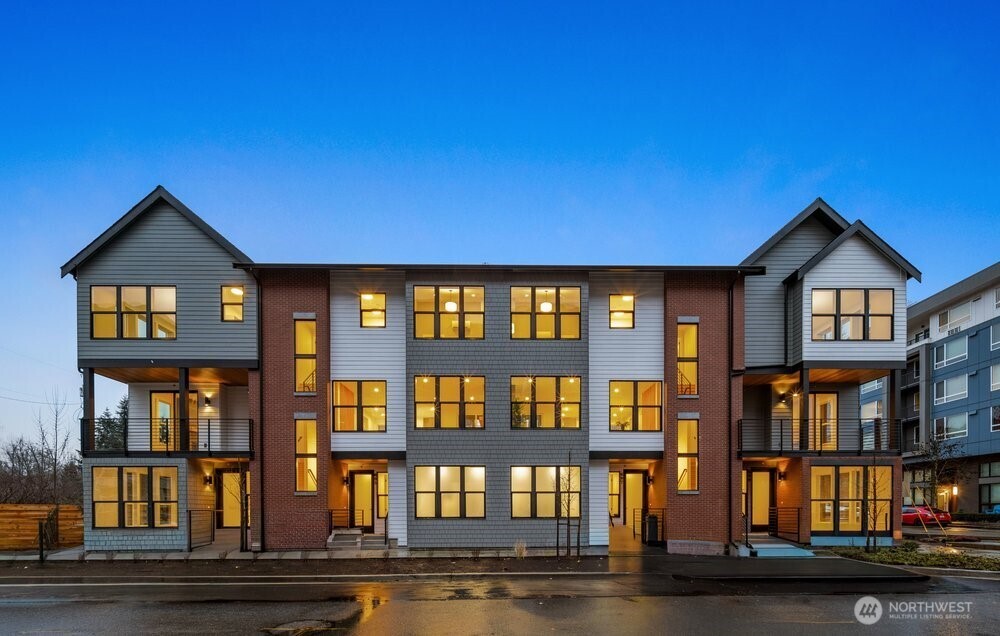 687 NW Locust ST (Homesite #13)