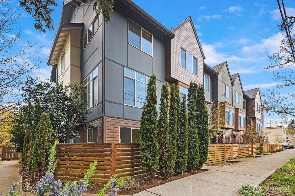 Photo of 4071 NE 50th Street, Seattle, WA 98105 (MLS # 2348304)