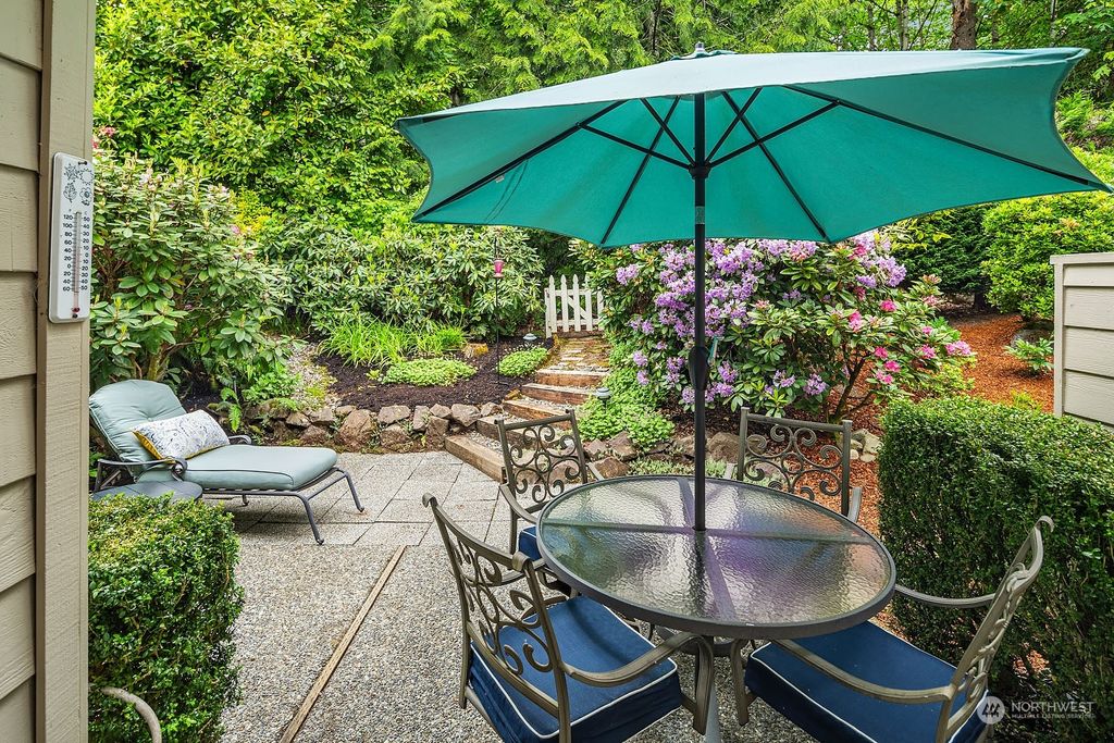 Photo of 16169 SE 33rd Circle, Bellevue, WA 98008 (MLS # 2241781)