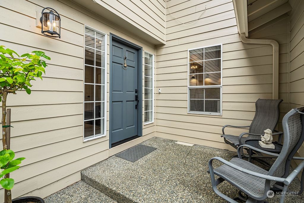 Photo of 16169 SE 33rd Circle, Bellevue, WA 98008 (MLS # 2241781)