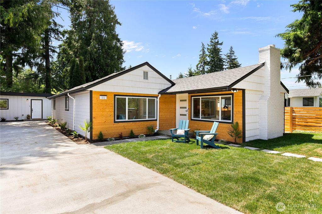 Photo of 11 SW 100th Street, Seattle, WA 98146 (MLS # 2388110)