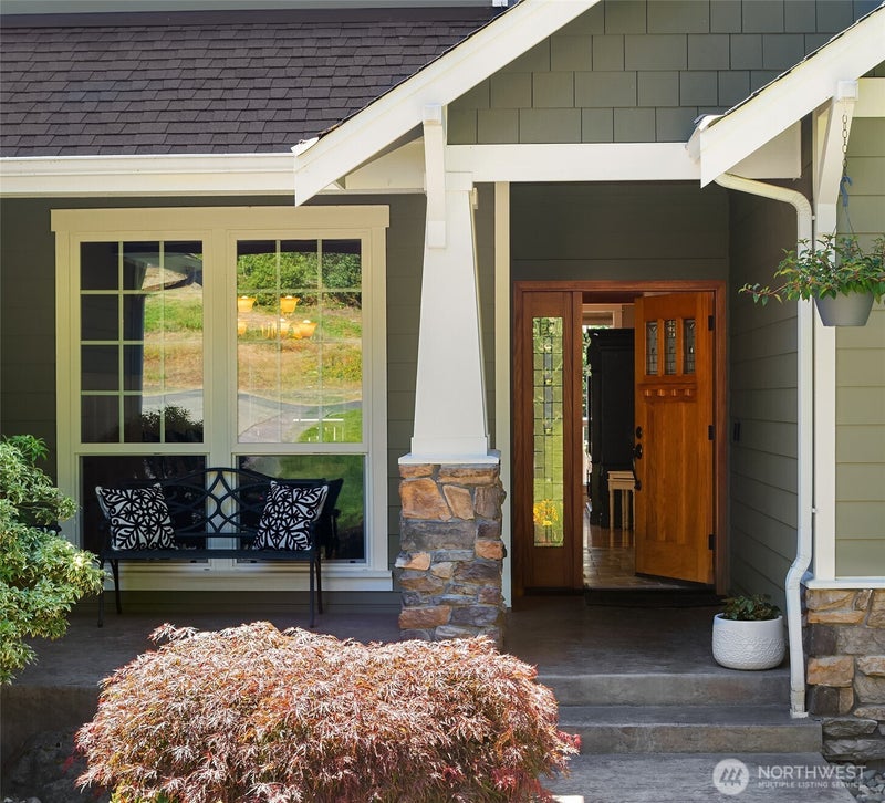 2312 NE Solar View Court