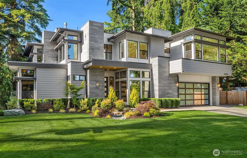 Photo of 10810 SE 2nd Street, Bellevue, WA 98004 (MLS # 2393792)