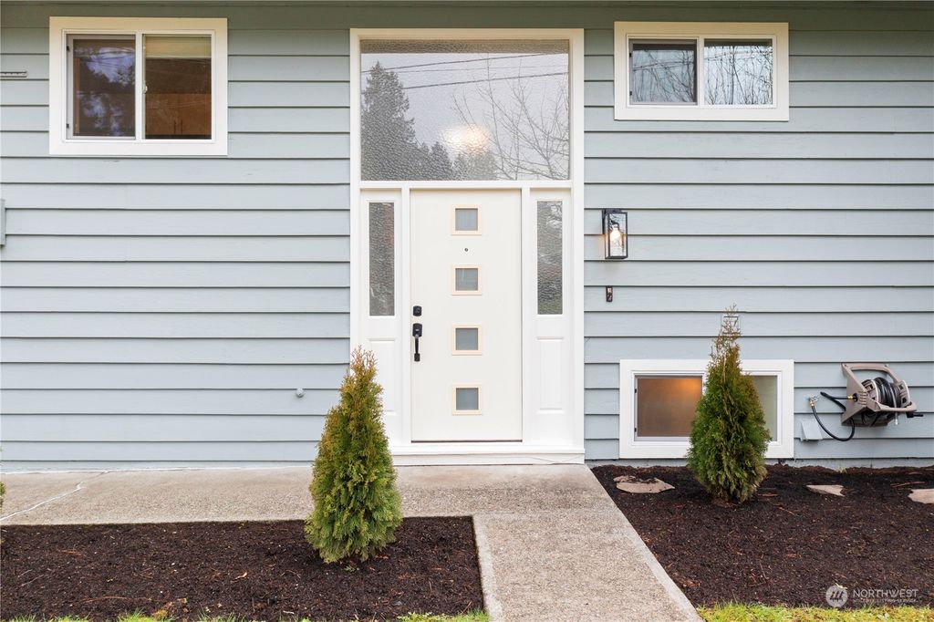 Photo of 16206 46th Avenue S, Tukwila, WA 98188 (MLS # 2206787)