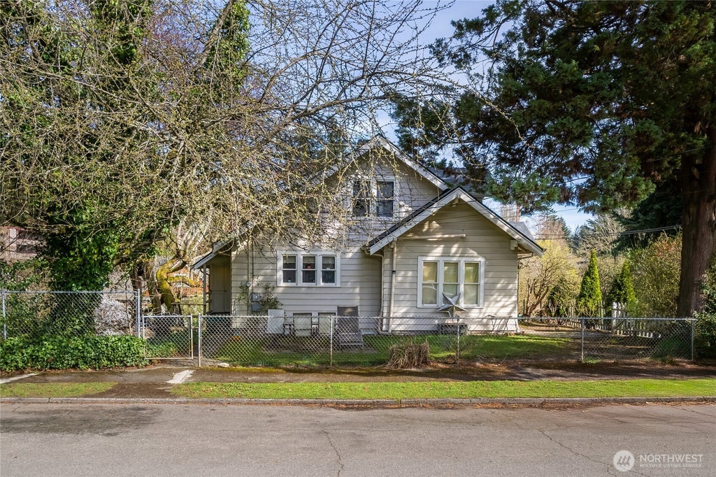 Photo of 10116 -26 NE 187th Street, Bothell, WA 98011 (MLS # 2586172)