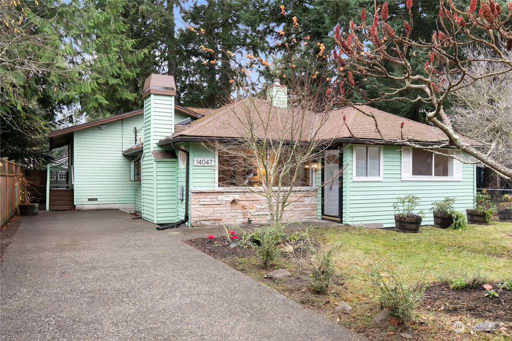 Photo of 14047 Wallingford Avenue N, Seattle, WA 98133 (MLS # 2312308)