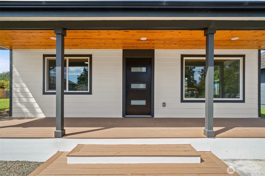 Photo of 218 E King St ST, Aberdeen, WA 98520 (MLS # 2562320)