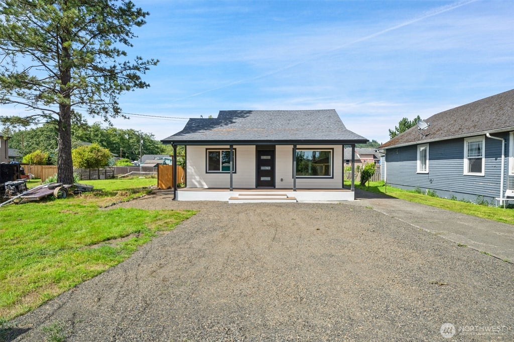Photo of 218 E King St ST, Aberdeen, WA 98520 (MLS # 2562320)