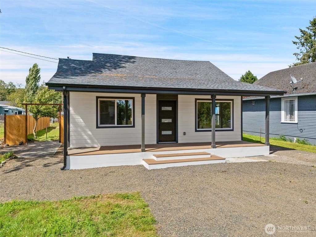 Photo of 218 E King St ST, Aberdeen, WA 98520 (MLS # 2562320)