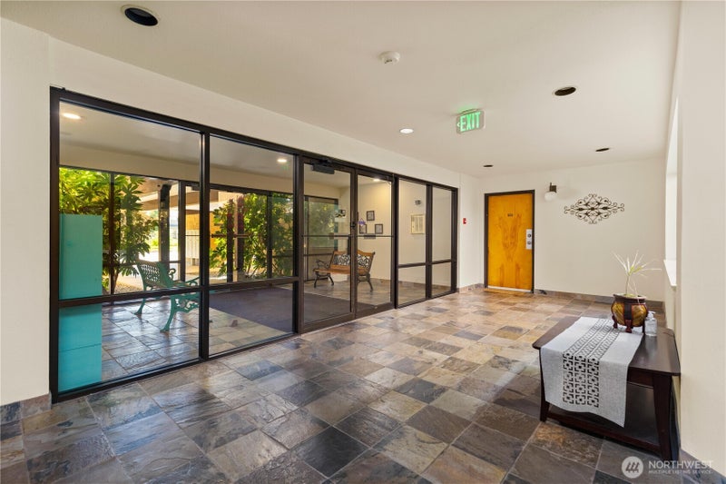 2021 N LaVenture Road 107