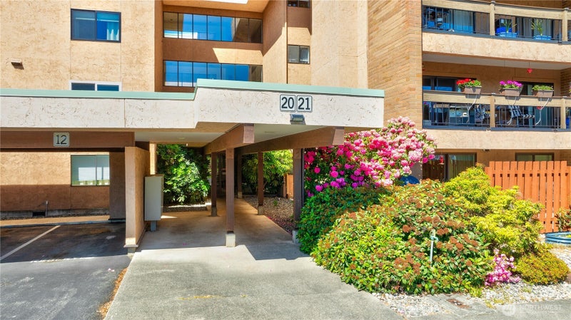2021 N LaVenture Road 107