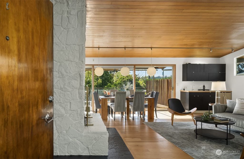 Photo of 2605 SW 110th Street, Seattle, WA 98146 (MLS # 2066743)