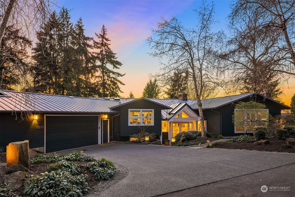 Photo of 8220 SE 59th Street, Mercer Island, WA 98040 (MLS # 2202991)