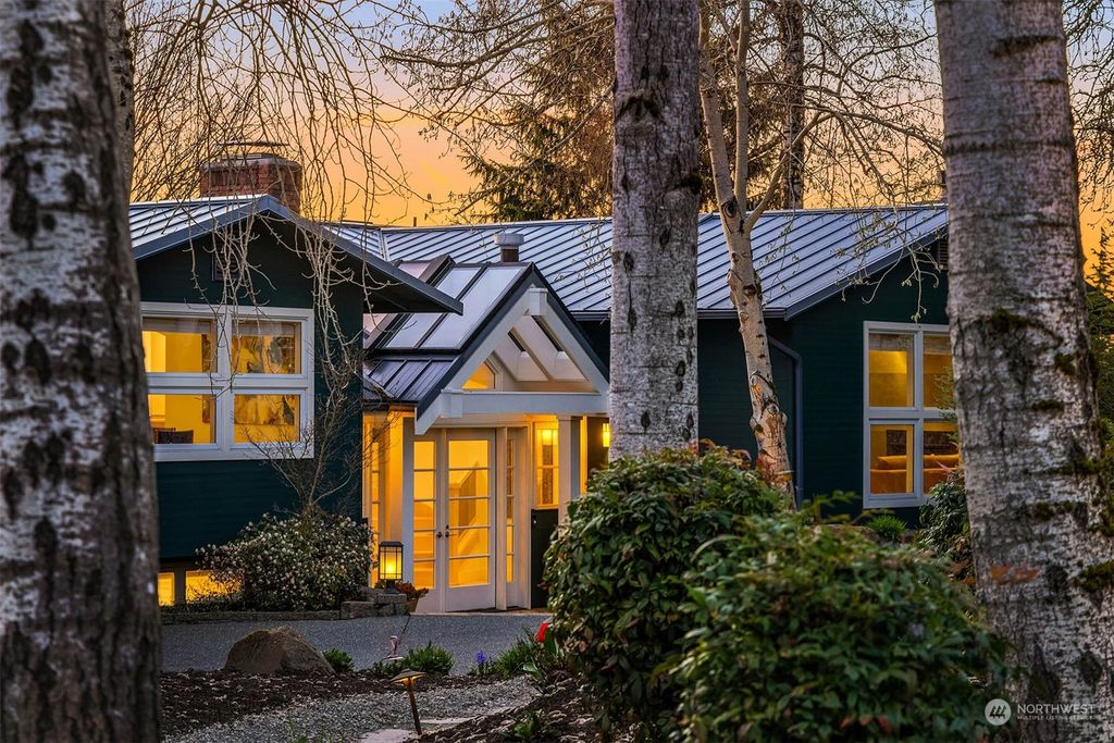 Photo of 8220 SE 59th Street, Mercer Island, WA 98040 (MLS # 2202991)