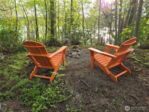 282 Manzanita Beach Road SW Vashon WA 98070